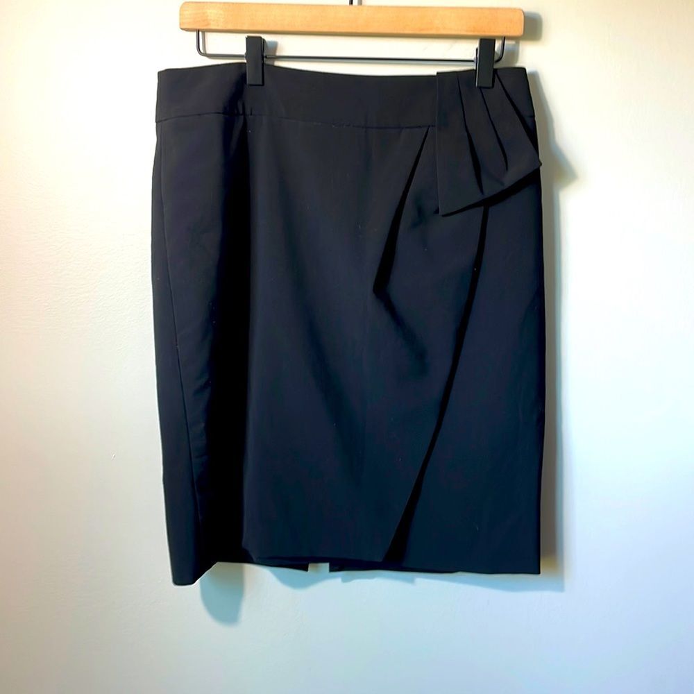 WHBM classic black pencil skirt size 6 Ruffled Detail Career Corpcore Minimalist